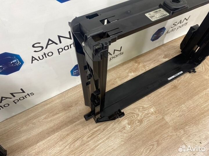 Рамка радиатора Bmw 5 F10 N52B25 2011