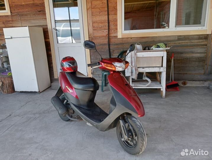 Продам мопед Suzuki Lets 2 шлем в подарок