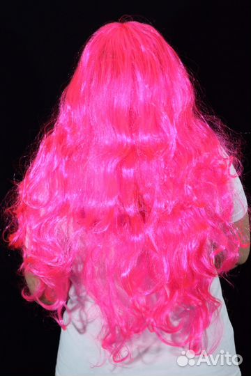 Парик розовый с вьющимися локонами
