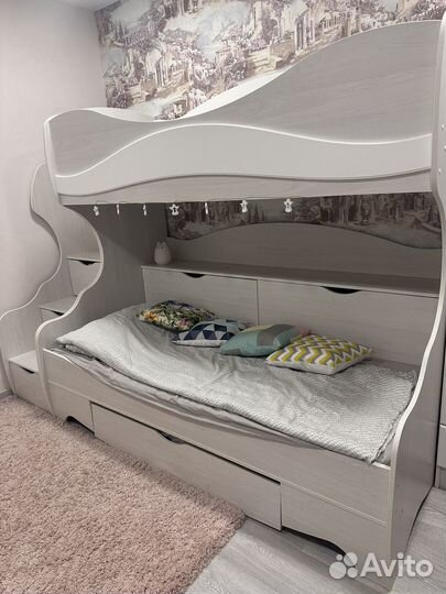 Двухъярусная кровать бу с матрасами
