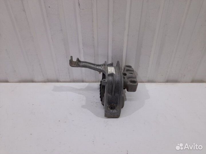 Опора двигателя правая Skoda Octavia лифтбек 1.6