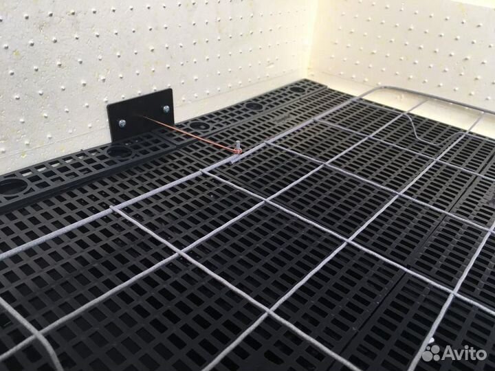 Инкубатор-автомат Золушка с ЖК-экраном 70 яиц