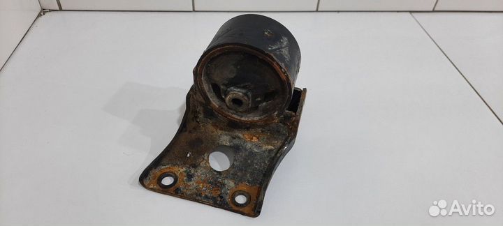 Опора кпп (Nissan Primera)