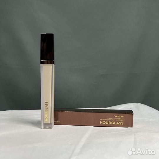 Консилер Hourglass