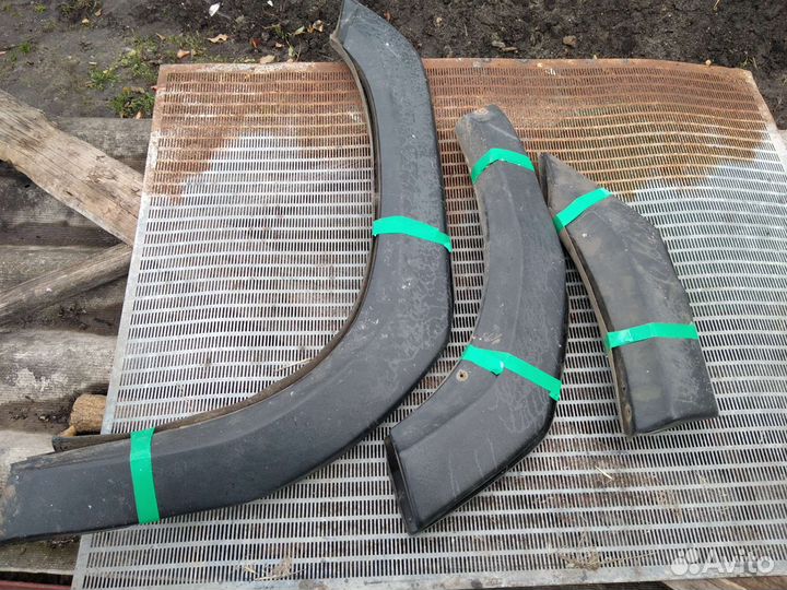 Накладки на крылья Шеви нива