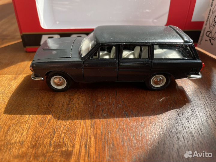 Волга Газ-2402 чёрная