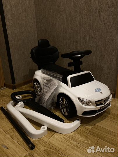 Машинка-каталка Mercedes AMG