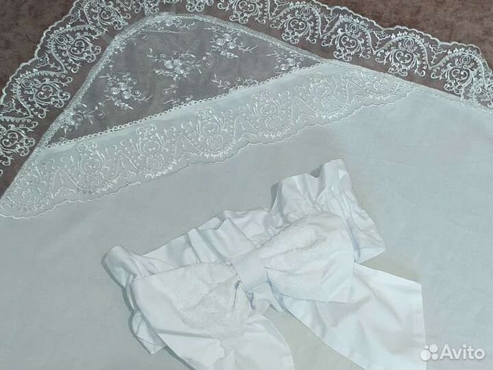 Нарядный уголок и бантик на выписку