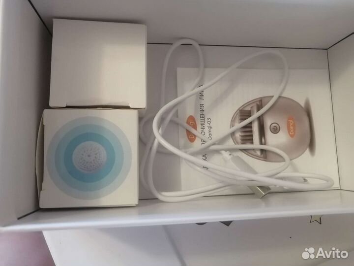 Электрическая щетка для очищения лица и тела