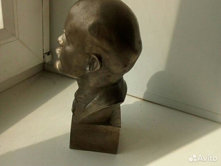 Бюст Ленина