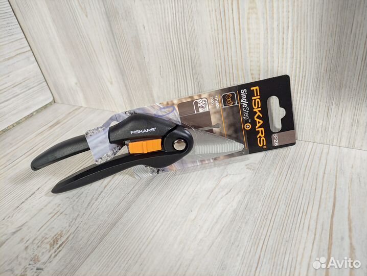 Универсальные ножницы SingleStep SP28 Fiskars