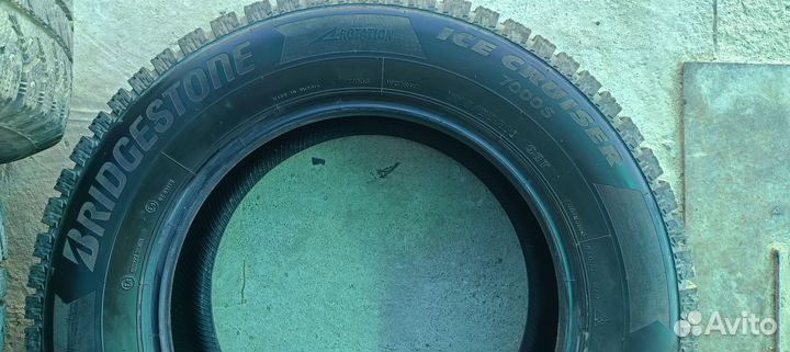 Bridgestone Ice Cruiser 7000S 215/65 R16 98T