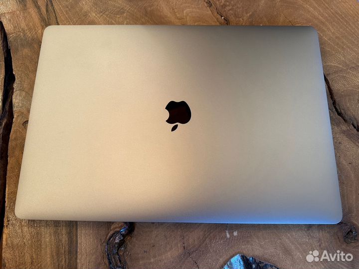 MacBook Pro 16 2,4GHz i9/32 GB/2 TB SSD/8 GB video
