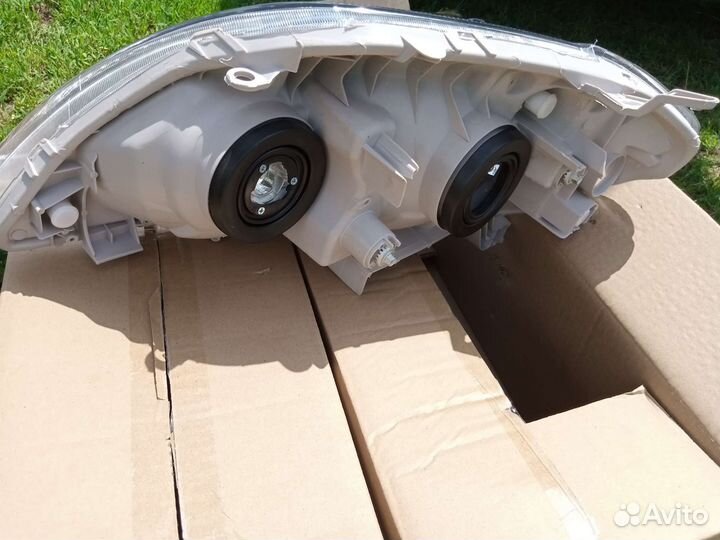 Фара передние Toyota Corolla