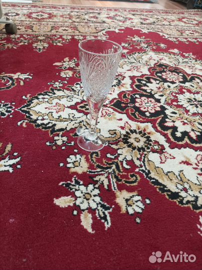 Хрустальные фужеры на ножке