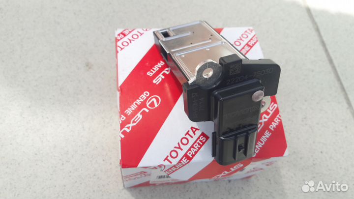 Расходомер воздуха Toyota Land Cruiser 200 Prado