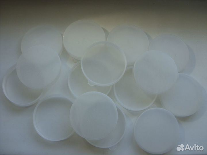 Крышки пластиковые 78 штук. Новые