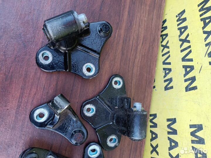 Петля двери Mercedes R-Class W251 3.0 OM642 2006