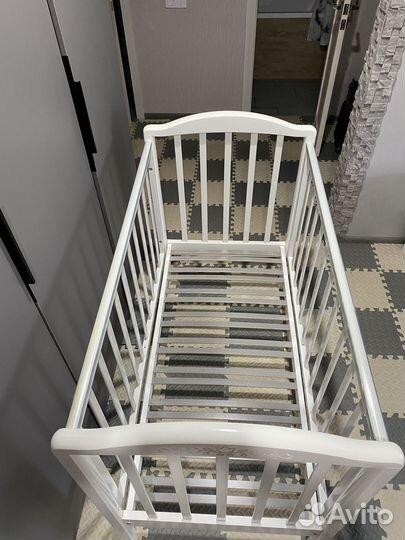 Кроватка с маятником и ящиком Можга белая 120*60