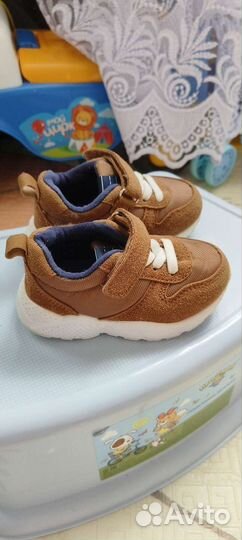 Кроссовки детские