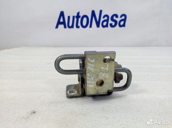 Петля двери задняя левая Volkswagen Jetta