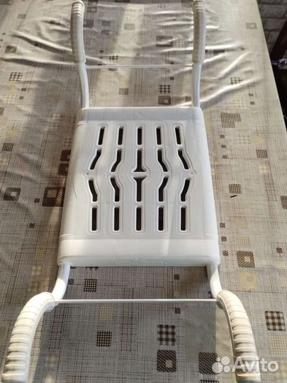 Сиденье на ванну