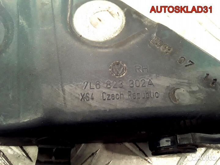 Петля капота Volkswagen Touareg 7L6823301A