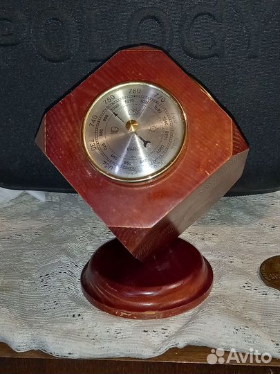 Настольная метеостанция барометр куб