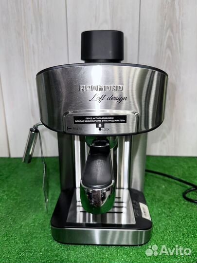 Кофеварка рожковая Redmond RCM-M1523