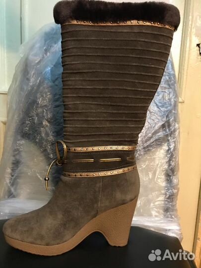Новые замшевые сапоги