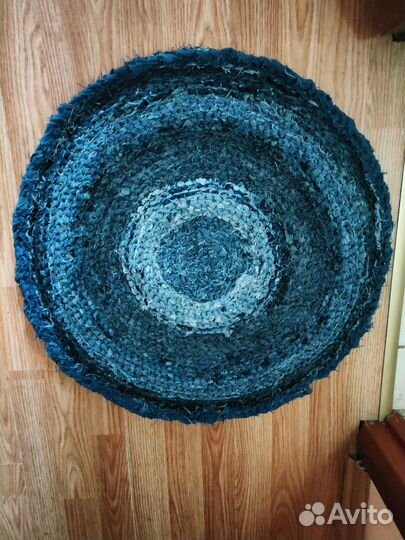 Коврик ручной вязки из джинса