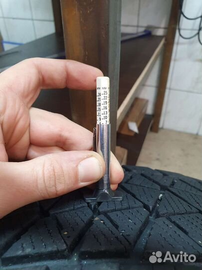 Bridgestone Blizzak DM-V2 215/60 R17 96S