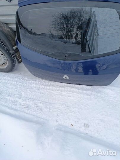 Дверь багажника