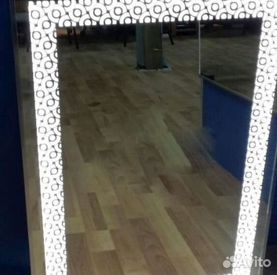 Зеркало с подсветкой на стену