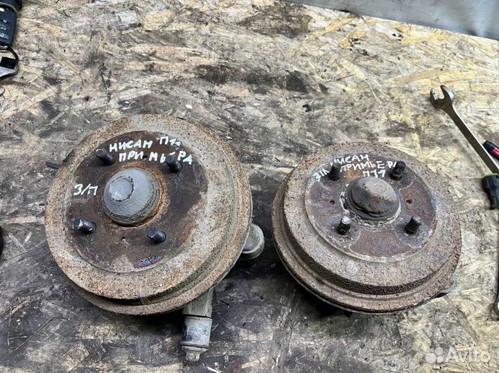 Задний кулак барабан L R Nissan Primera P10