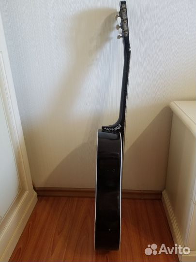 Акустическая гитара