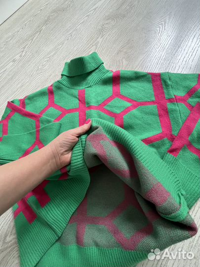 Свитер женский 42р белые джинсы