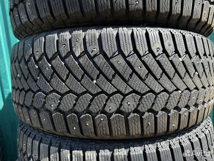 Gislaved Nord Frost 200 215/55 R17