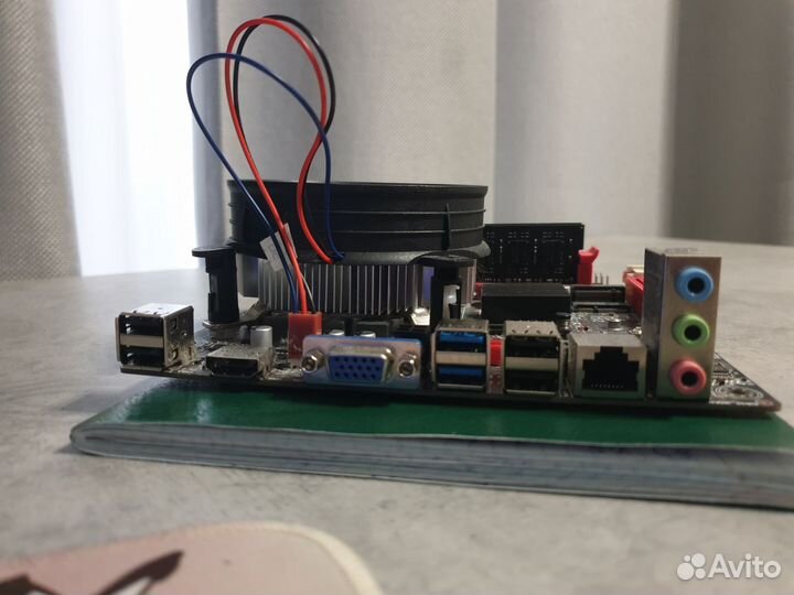 Материнская плата с процессором и памятью