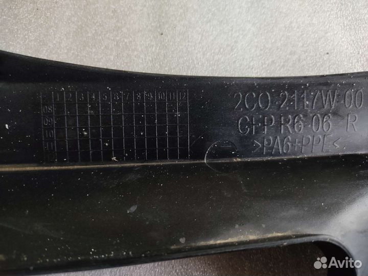 Правый верхний боковой пластик Yamaha R6 06-07