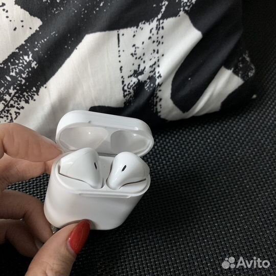 Наушники AirPods