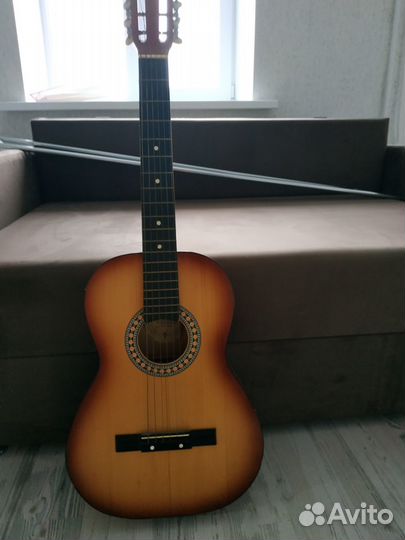 Акустическая гитара