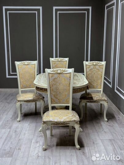 Стол и стулья в гостиную. В наличии