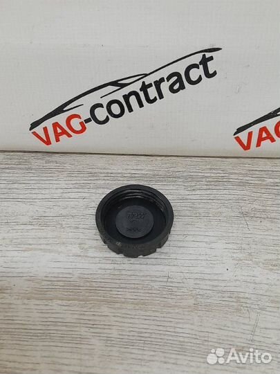 Крышка бачка тормозной жидкости Skoda Octavia A7