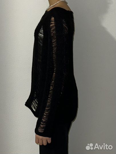 Рваный свитер