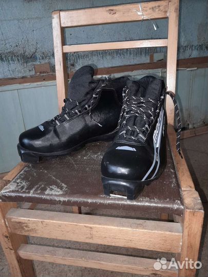 Лыжи и ботинки