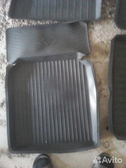 Автомобильные коврики резиновые