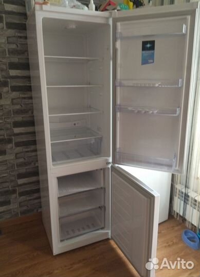 Холодильник Beko rcsk310M20W