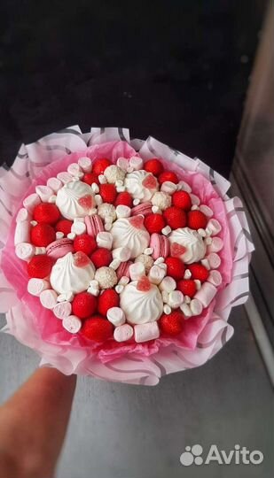 Съедобный букет зефирно-клубничный