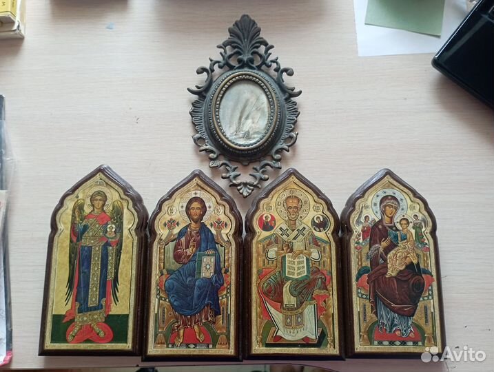 Иконы и панно